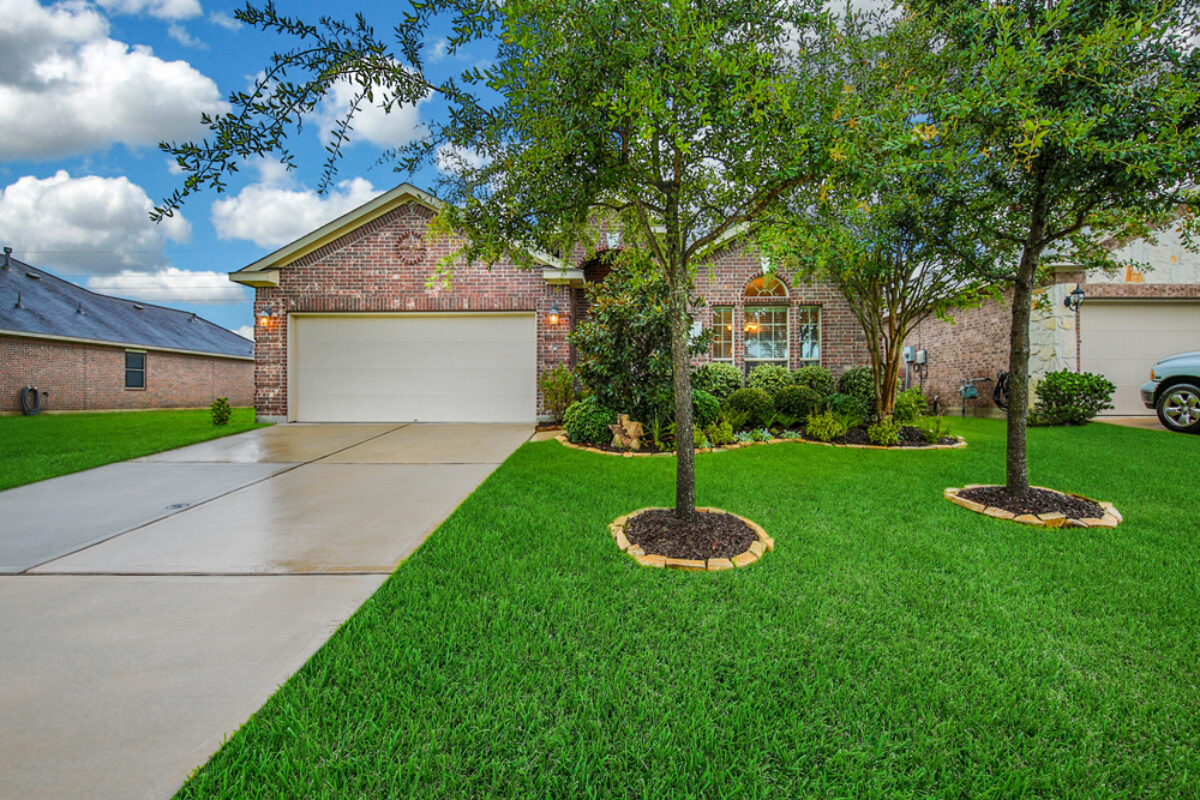 Photo of 25615 Marmite Dr, Tomball, TX 77375