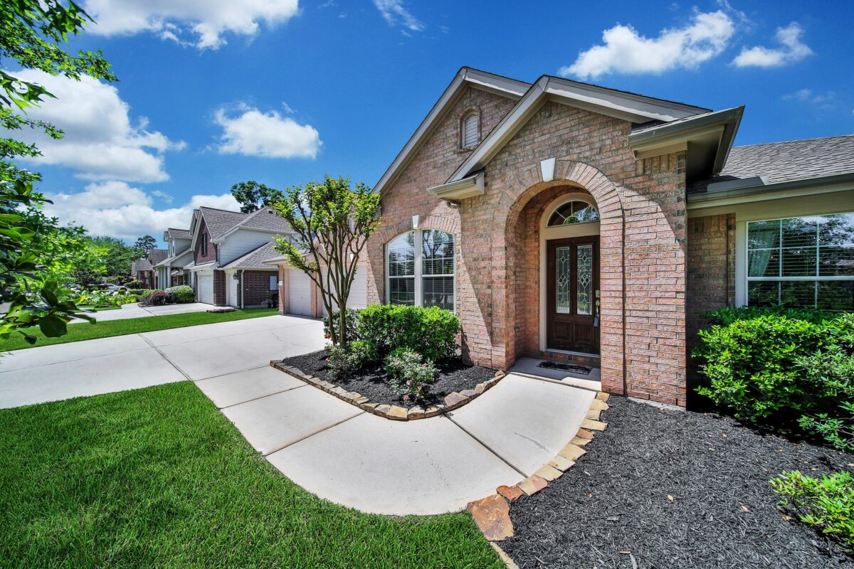 Photo of 31023 Oak Forest Hollow Ln, Spring, TX 77386