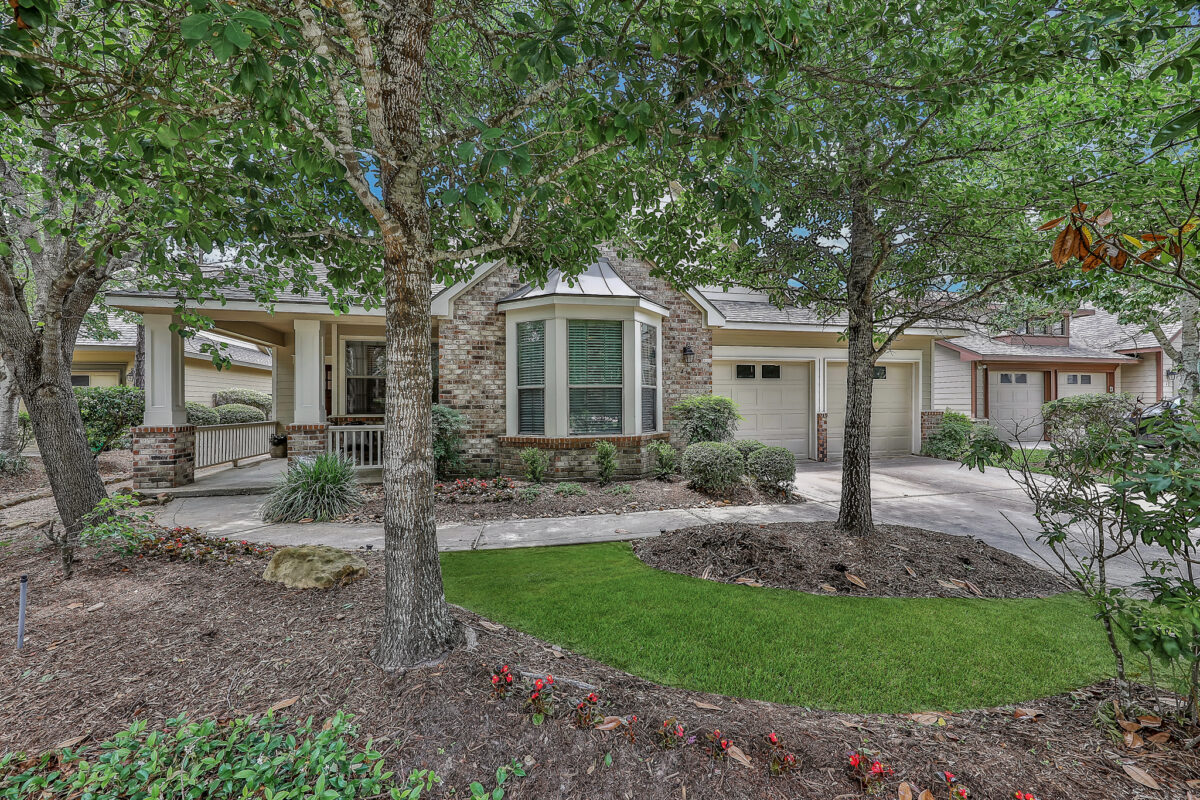 Photo of 43 Douvaine Ct, The Woodlands, TX 77382
